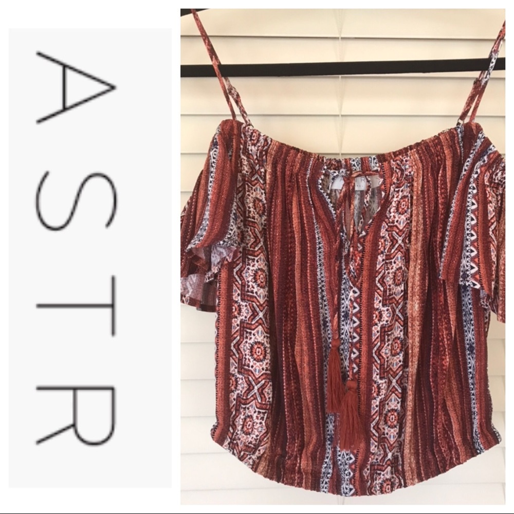 🌸🌸SUPER SALE🌸🌸ASTR The Label Cold Shoulder Crop Top Size M